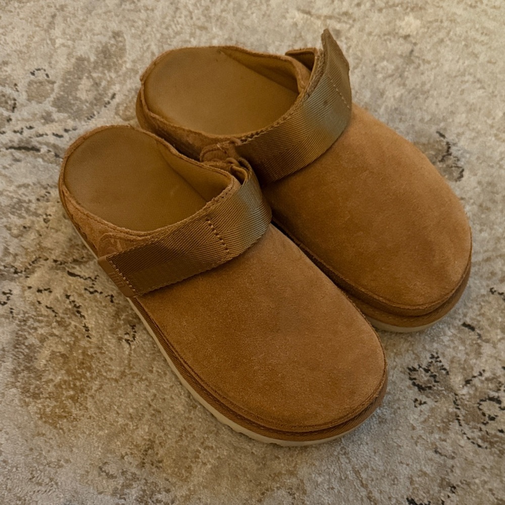 UGG Tan Goldenstar Clog